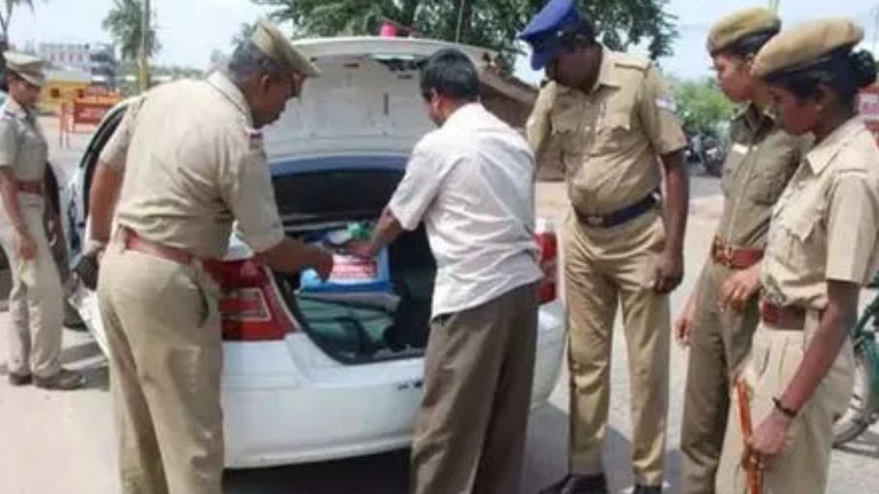 Police Extensive Checking : బాబోయ్ అంత డబ్బా..! పోలీసుల తనిఖీల్లో ఇప్పటి వరకు ఎన్నికోట్లు పట్టుబడ్డాయో తెలుసా..? Police Extensive Checking : బాబోయ్ అంత డబ్బా..! పోలీసుల తనిఖీల్లో ఇప్పటి వరకు ఎన్నికోట్లు పట్టుబడ్డాయో తెలుసా..?