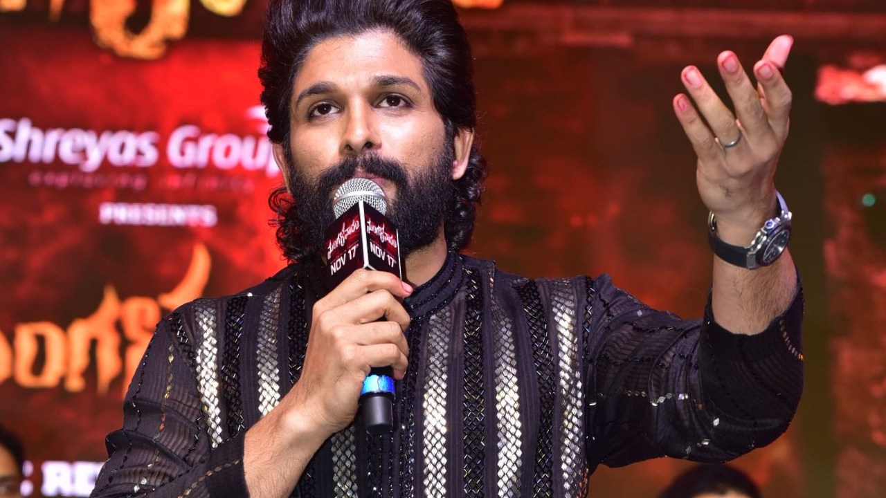 Allu Arjun : పుష్ప అప్డేట్ ఇచ్చిన అల్లు అర్జున్.. షూటింగ్ ఎక్కడ? ఏ సీన్? Allu Arjun : పుష్ప అప్డేట్ ఇచ్చిన అల్లు అర్జున్.. షూటింగ్ ఎక్కడ? ఏ సీన్?