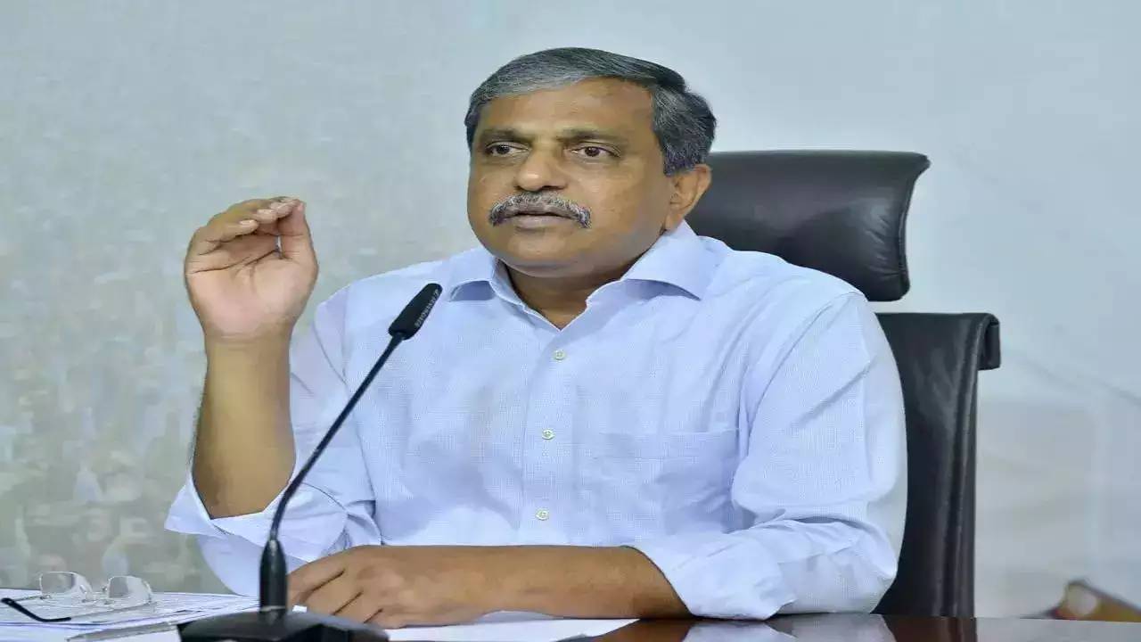 Sajjala Ramakrishna Reddy : చంద్రబాబుకు 175 నియోజకవర్గాల్లో పోటీ చేసేందుకు అభ్యర్థులు ఉన్నారా? : సజ్జల సెటైర్లు Sajjala Ramakrishna Reddy : చంద్రబాబుకు 175 నియోజకవర్గాల్లో పోటీ చేసేందుకు అభ్యర్థులు ఉన్నారా? : సజ్జల సెటైర్లు