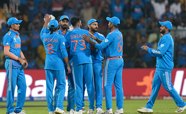 Siraj took the wicket of Wesley Barresi