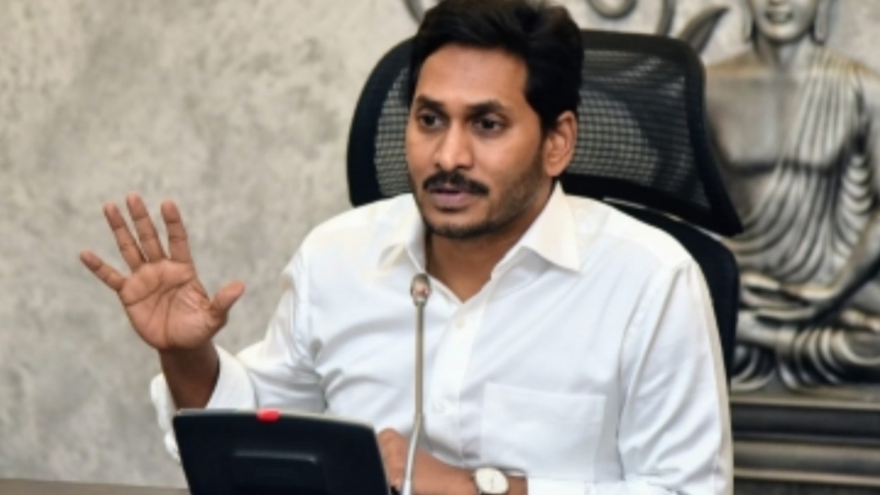 YSR Law Nestham : ఏపీలో యువ లాయర్లకు గుడ్ న్యూస్.. నిధులు విడుదల చేయనున్న సీఎం జగన్ YSR Law Nestham : ఏపీలో యువ లాయర్లకు గుడ్ న్యూస్.. నిధులు విడుదల చేయనున్న సీఎం జగన్