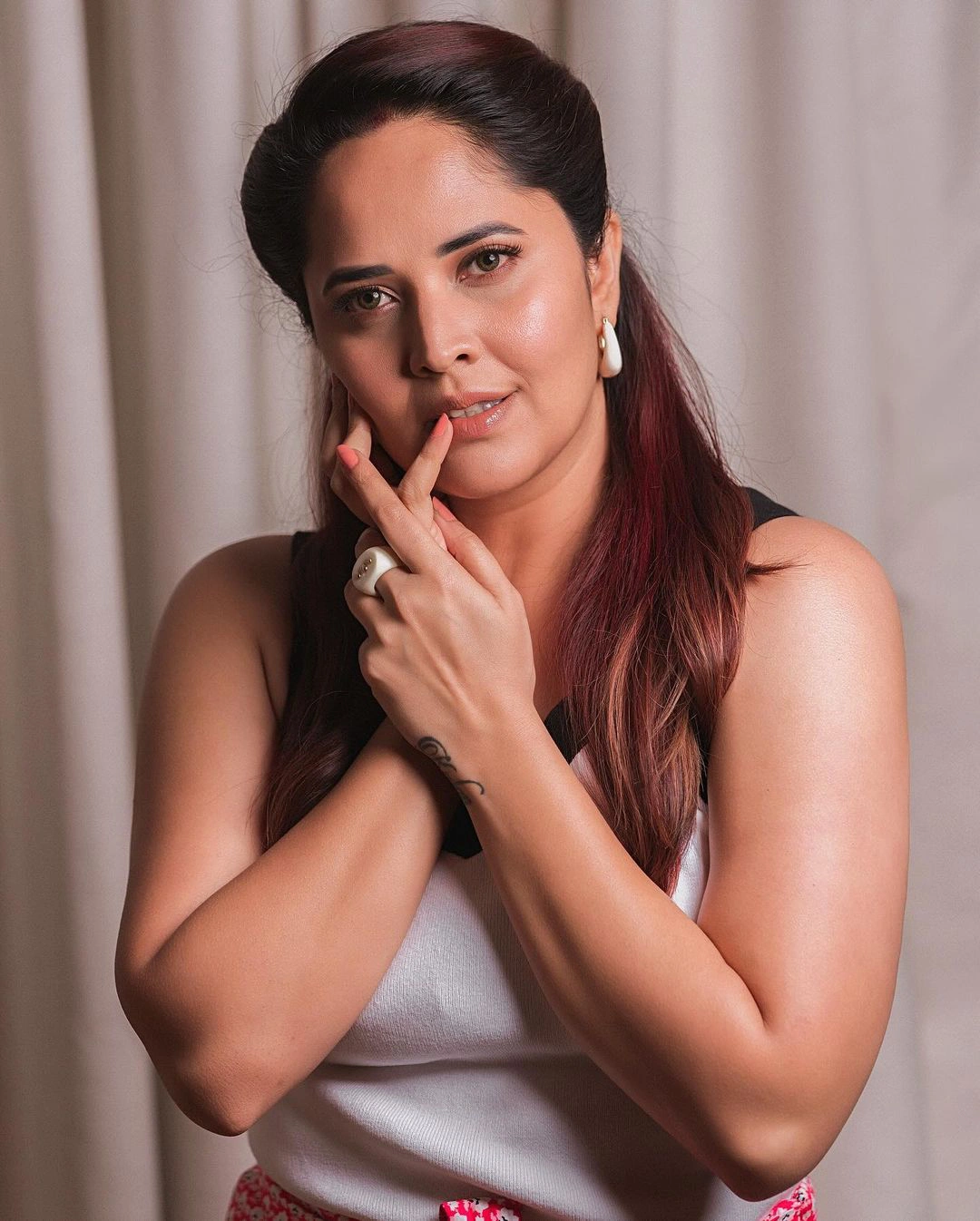 Anasuya Bharadwaj shares her latest photoshoot