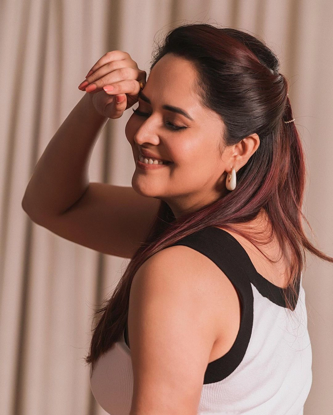 Anasuya Bharadwaj shares her latest photoshoot