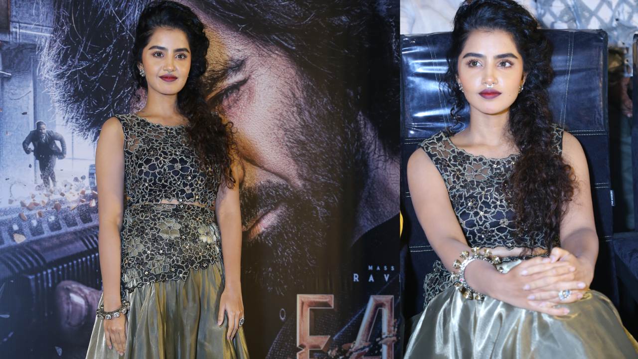 Anupama Parameswaran : ఈగల్ ట్రైలర్ లాంచ్ ఈవెంట్‌లో అనుపమ పరమేశ్వరన్ క్రేజీ లుక్స్..