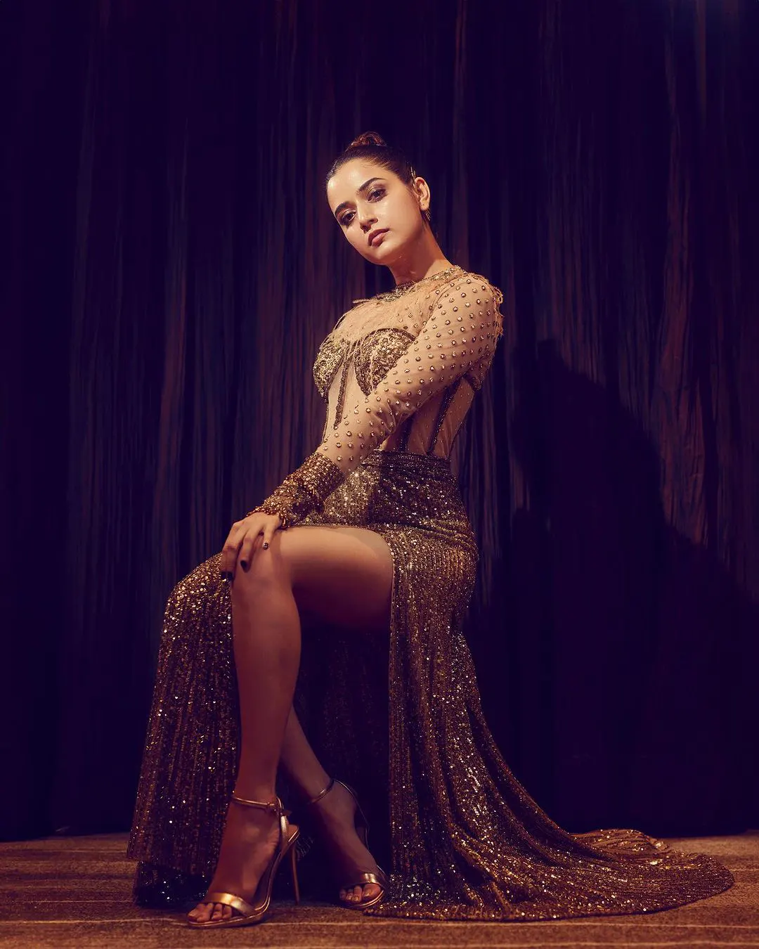 Ashika Ranganath shares her new photos in instagram