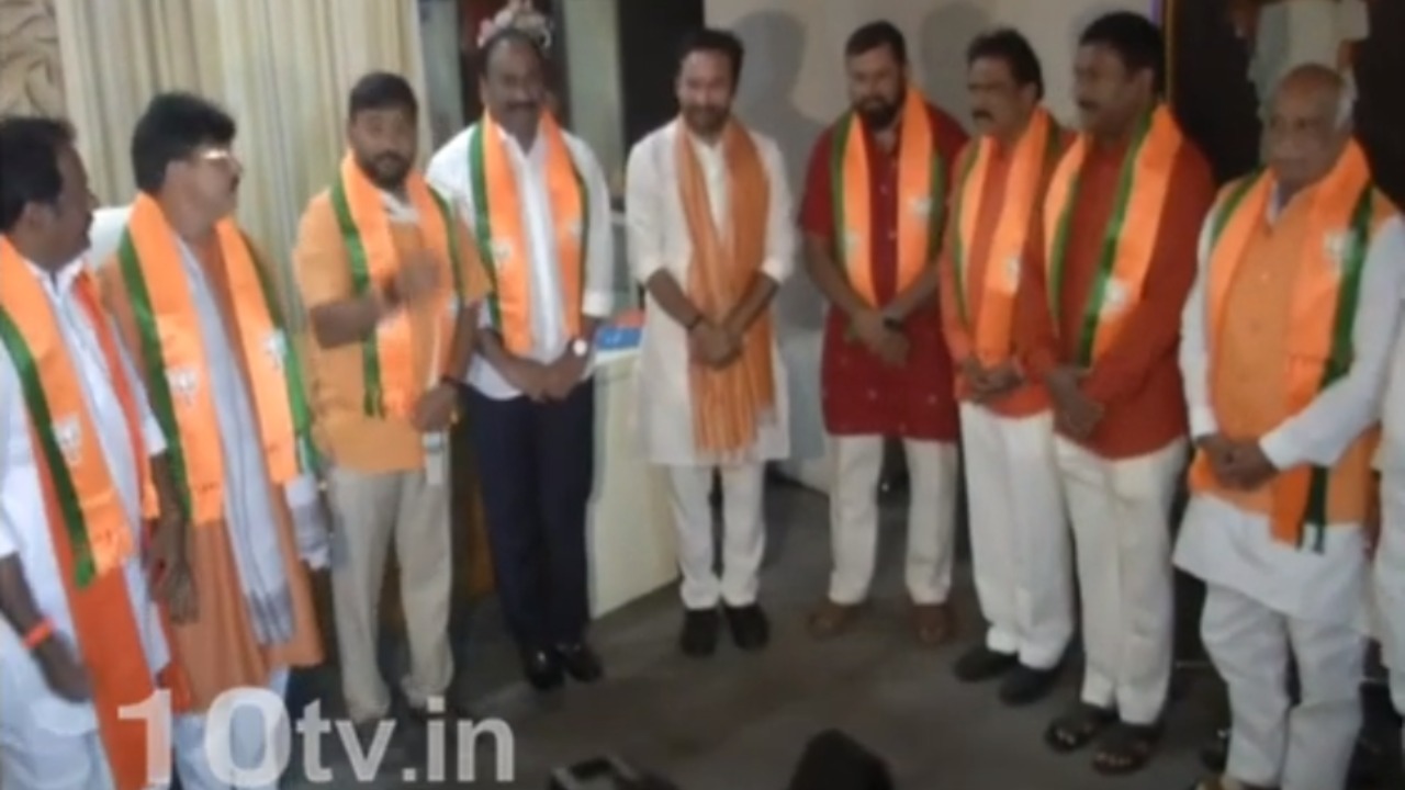 Telangana Assembly : అసెంబ్లీకి హాజరుపై బీజేపీ ఎమ్మెల్యేల మధ్య భిన్నాభిప్రాయాలు.. రాజాసింగ్ వ్యాఖ్యల్ని వ్యతిరేకిస్తున్న నేతలు Telangana Assembly : అసెంబ్లీకి హాజరుపై బీజేపీ ఎమ్మెల్యేల మధ్య భిన్నాభిప్రాయాలు.. రాజాసింగ్ వ్యాఖ్యల్ని వ్యతిరేకిస్తున్న నేతలు