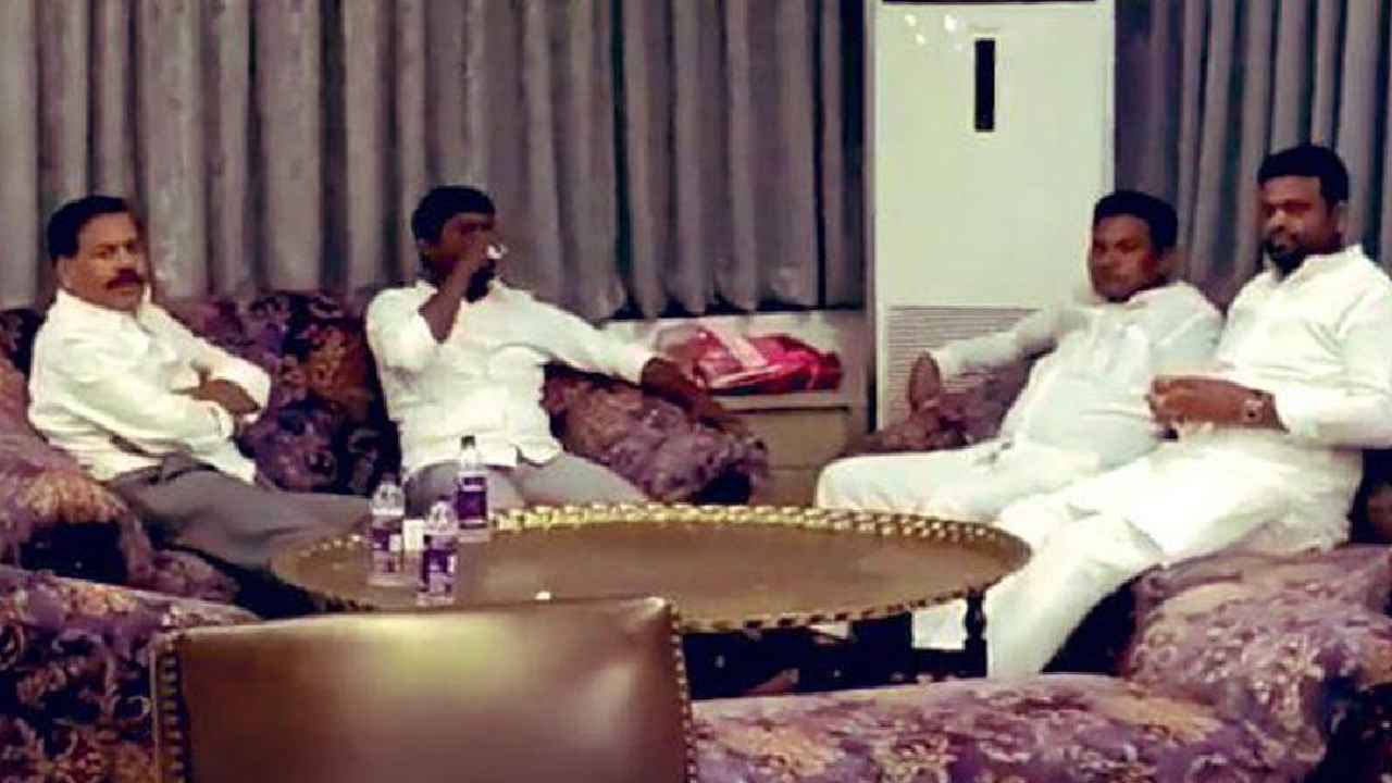 BRS MLAs Defeat : సంచలనం రేపిన ఎమ్మెల్యేల కొనుగోలు కేసులో ఉన్న ఆ నలుగురూ ఓటమి BRS MLAs Defeat : సంచలనం రేపిన ఎమ్మెల్యేల కొనుగోలు కేసులో ఉన్న ఆ నలుగురూ ఓటమి