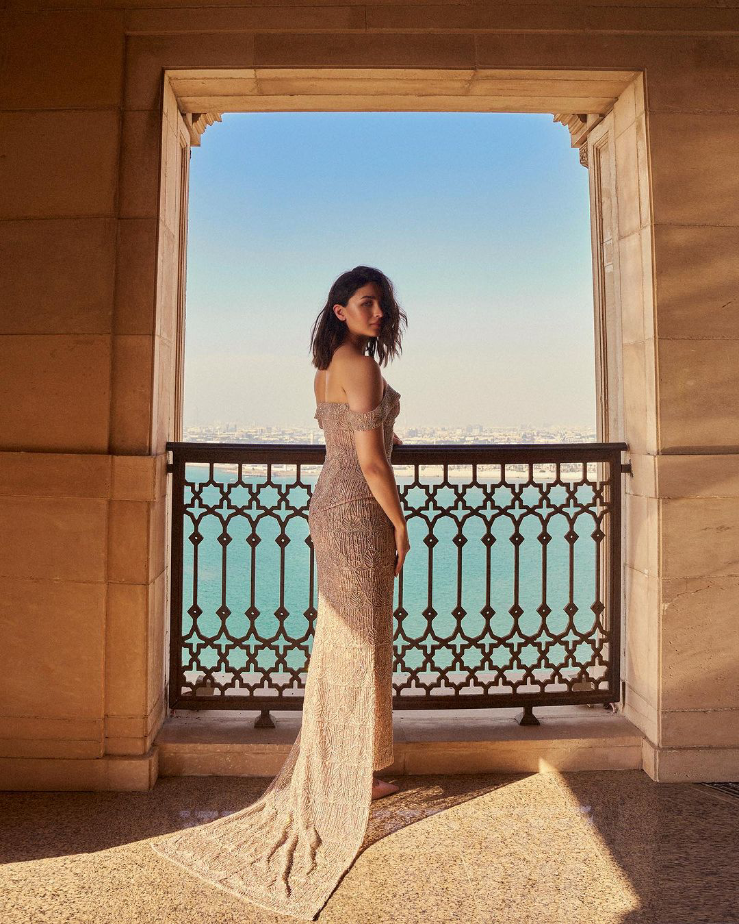 Bollywood Actress Alia Bhatt mesmerizing look photos
