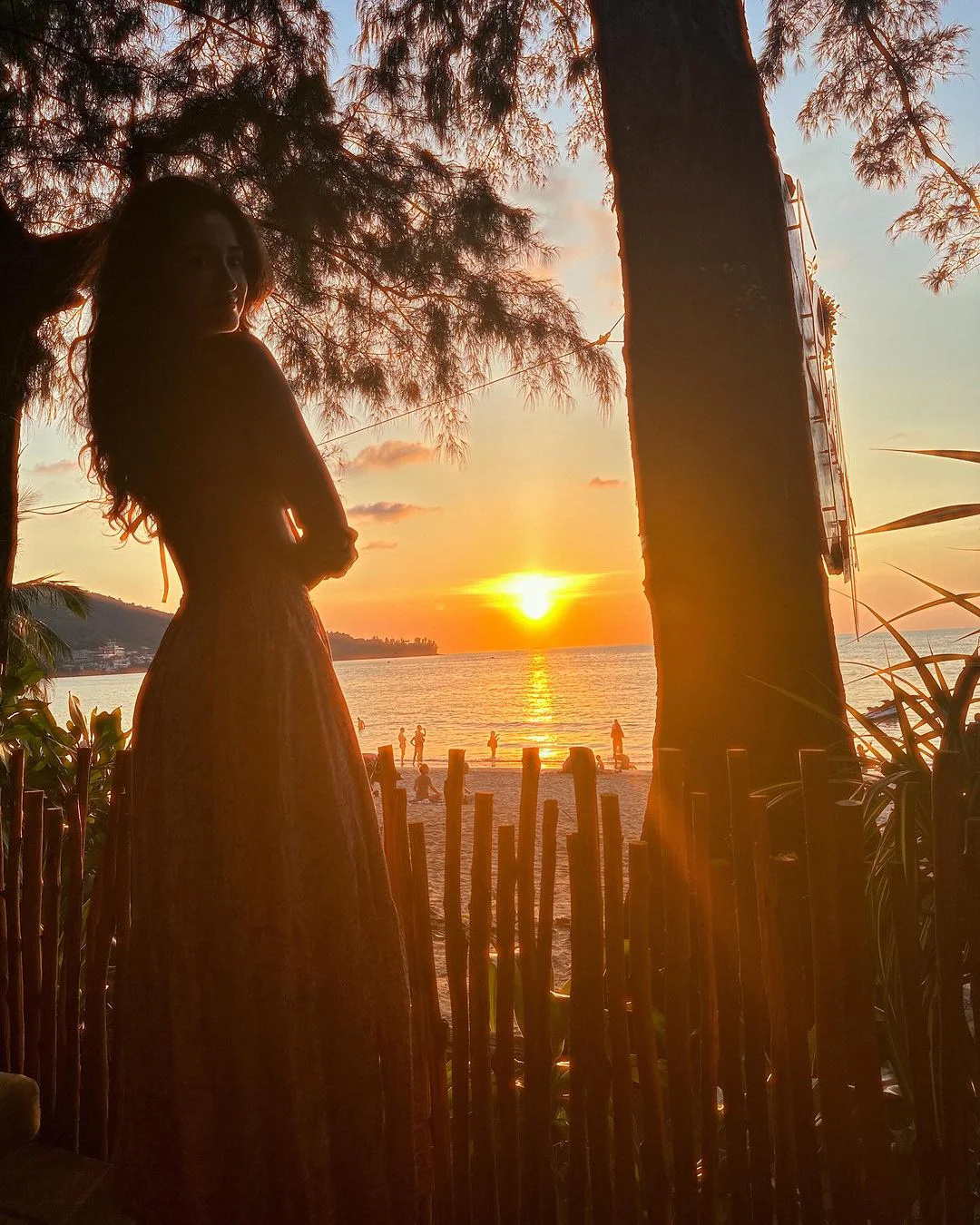 Disha Patani Mouni Roy enjoying in Thailand vacation photos