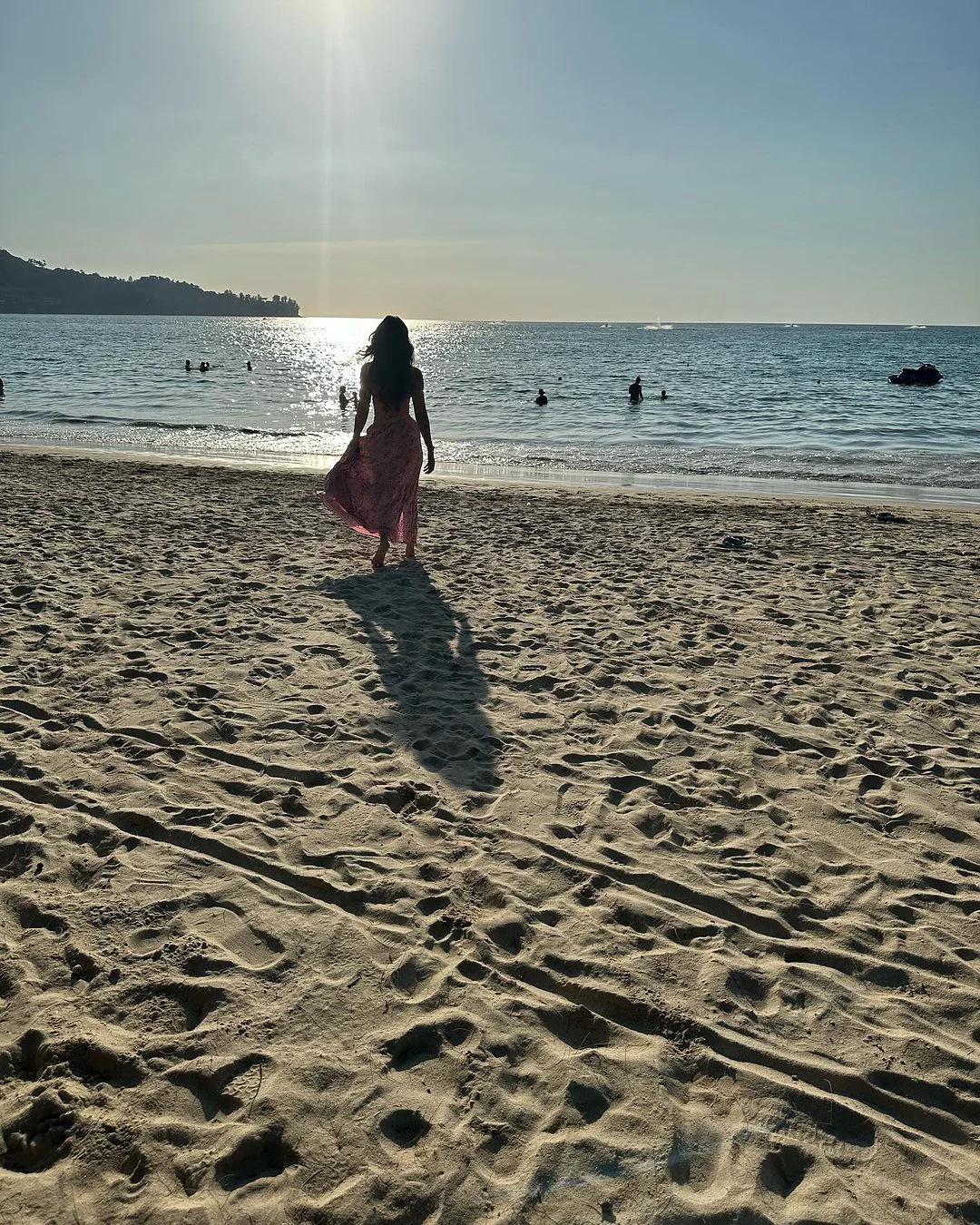 Disha Patani Mouni Roy enjoying in Thailand vacation photos