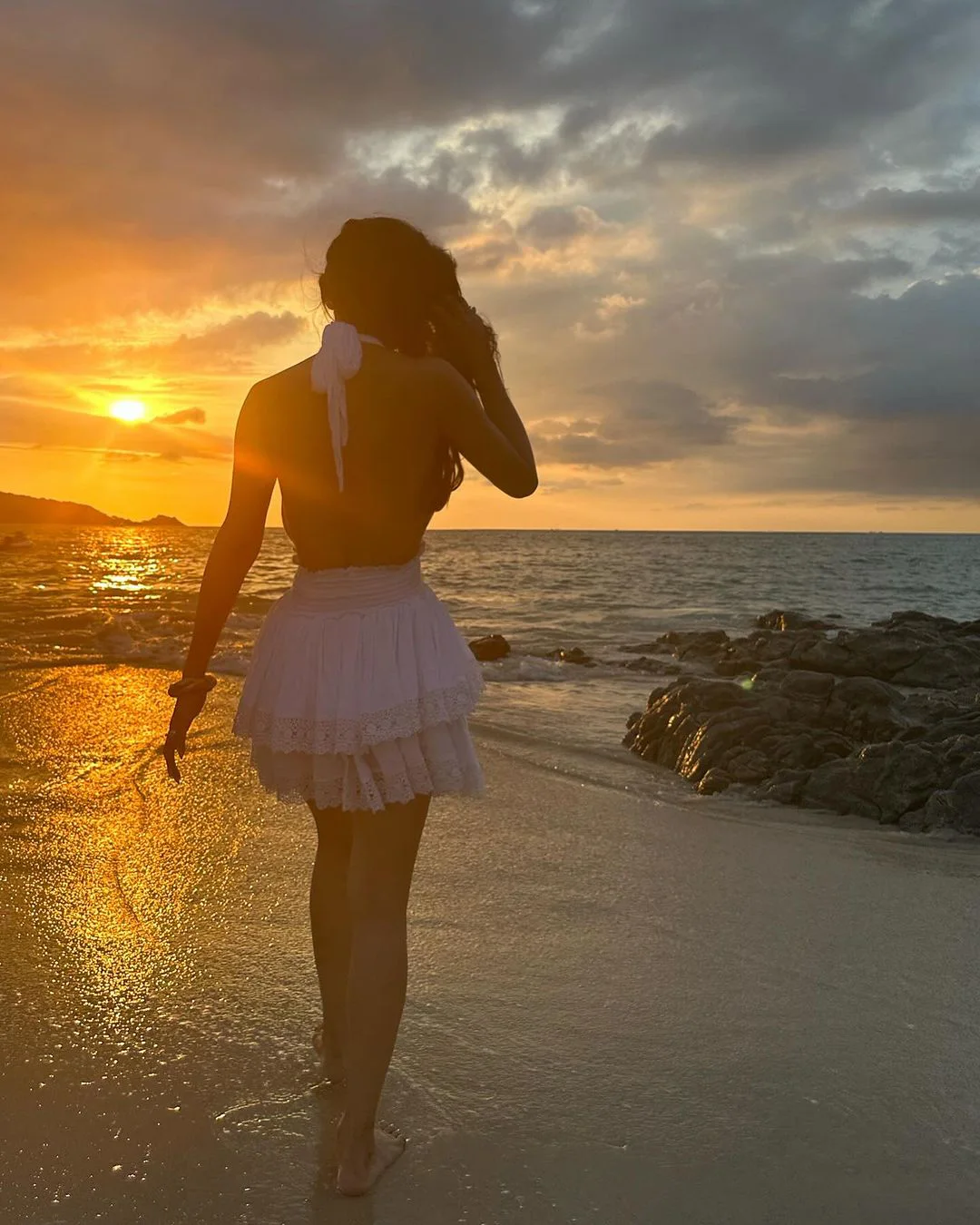 Disha Patani Mouni Roy enjoying in Thailand vacation photos