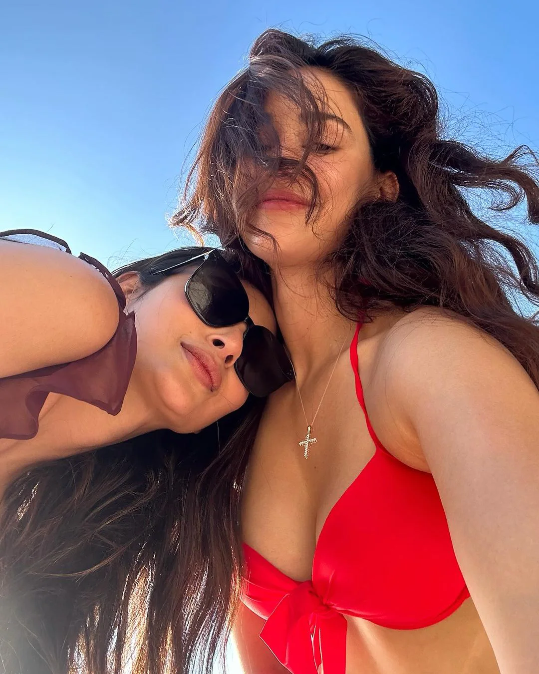 Disha Patani Mouni Roy enjoying in Thailand vacation photos