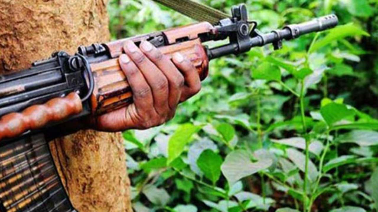 Chhattisgarh : పోలీసుల కాల్పుల్లో ఇద్దరు మావోయిస్టులు మృతి Chhattisgarh : పోలీసుల కాల్పుల్లో ఇద్దరు మావోయిస్టులు మృతి