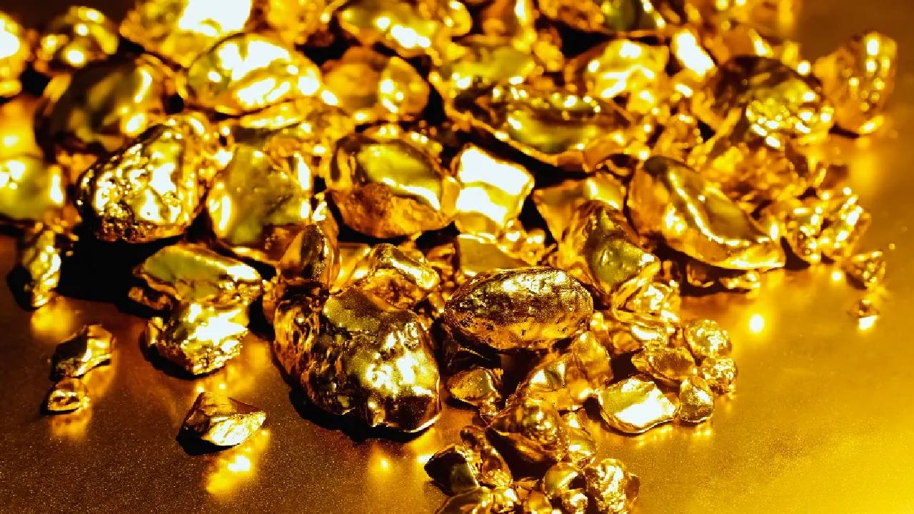 Gold: అసలు ఇలాంటి ఐడియాలు ఎలా వస్తాయో..? బంగారాన్ని ఎక్కడ దాచాడో తెలుసా? Gold: అసలు ఇలాంటి ఐడియాలు ఎలా వస్తాయో..? బంగారాన్ని ఎక్కడ దాచాడో తెలుసా?