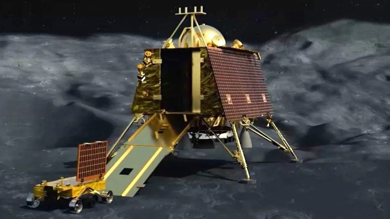 ISRO Chandrayaan-3 : అరుదైన ఘనత సాధించిన ఇస్రో.. భూ కక్ష్యకు ప్రొపల్షన్ మాడ్యూల్ మళ్లింపు ISRO Chandrayaan-3 : అరుదైన ఘనత సాధించిన ఇస్రో.. భూ కక్ష్యకు ప్రొపల్షన్ మాడ్యూల్ మళ్లింపు
