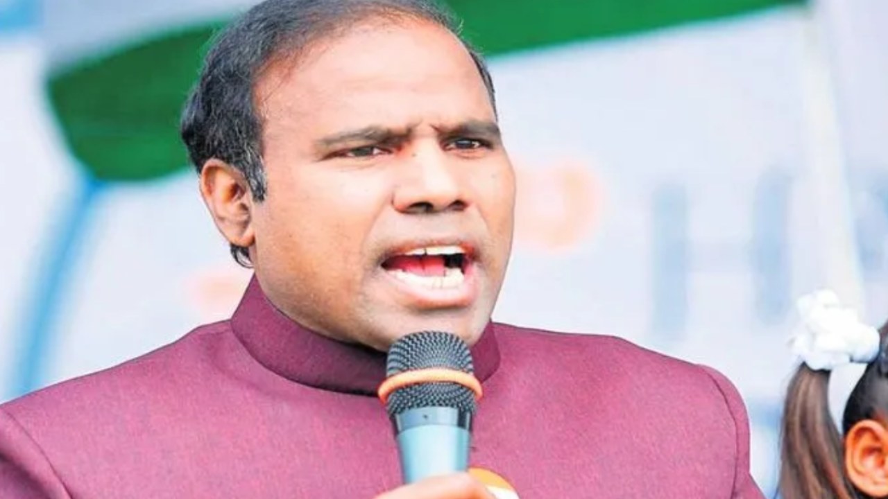 KA Paul : మోదీపై నేను పోటీ చేస్తా.. చిత్తుచిత్తుగా ఓడించి తెలుగోడి సత్తా ఏంటో చూపిస్తా : కేఏ పాల్ KA Paul : మోదీపై నేను పోటీ చేస్తా.. చిత్తుచిత్తుగా ఓడించి తెలుగోడి సత్తా ఏంటో చూపిస్తా : కేఏ పాల్