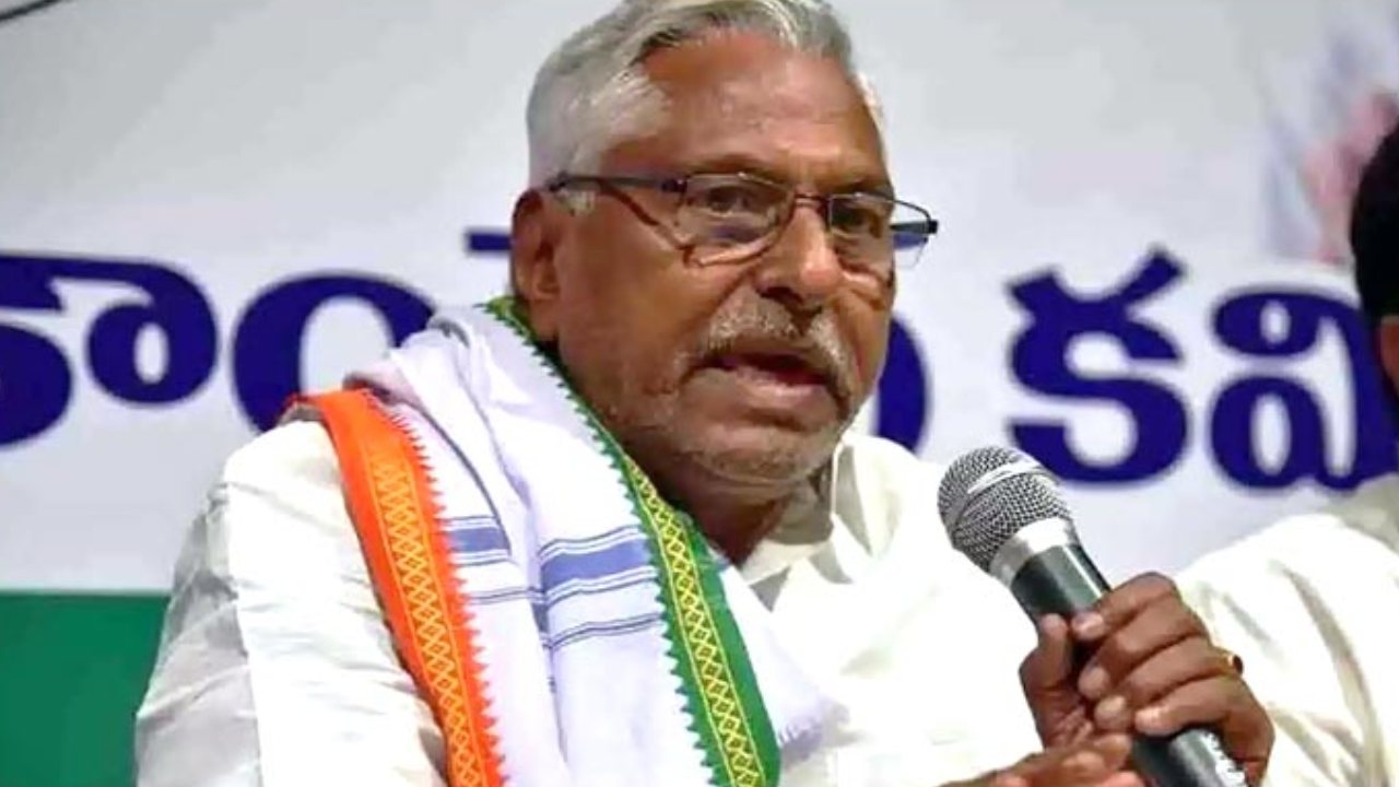 Jeevan Reddy : రాజకీయాలకు అతీతంగా ఆరు గ్యారంటీలు అమలు చేస్తాం : ఎమ్మెల్సీ జీవన్ రెడ్డి Jeevan Reddy : రాజకీయాలకు అతీతంగా ఆరు గ్యారంటీలు అమలు చేస్తాం : ఎమ్మెల్సీ జీవన్ రెడ్డి