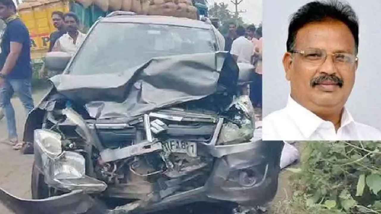 MLC Sheikh Sabji : యాక్సిడెంట్ కాదు మర్డర్..? ఎమ్మెల్సీ షేక్ సాబ్జీ రోడ్డు ప్రమాదంపై కుటుంబసభ్యుల అనుమానాలు MLC Sheikh Sabji : యాక్సిడెంట్ కాదు మర్డర్..? ఎమ్మెల్సీ షేక్ సాబ్జీ రోడ్డు ప్రమాదంపై కుటుంబసభ్యుల అనుమానాలు