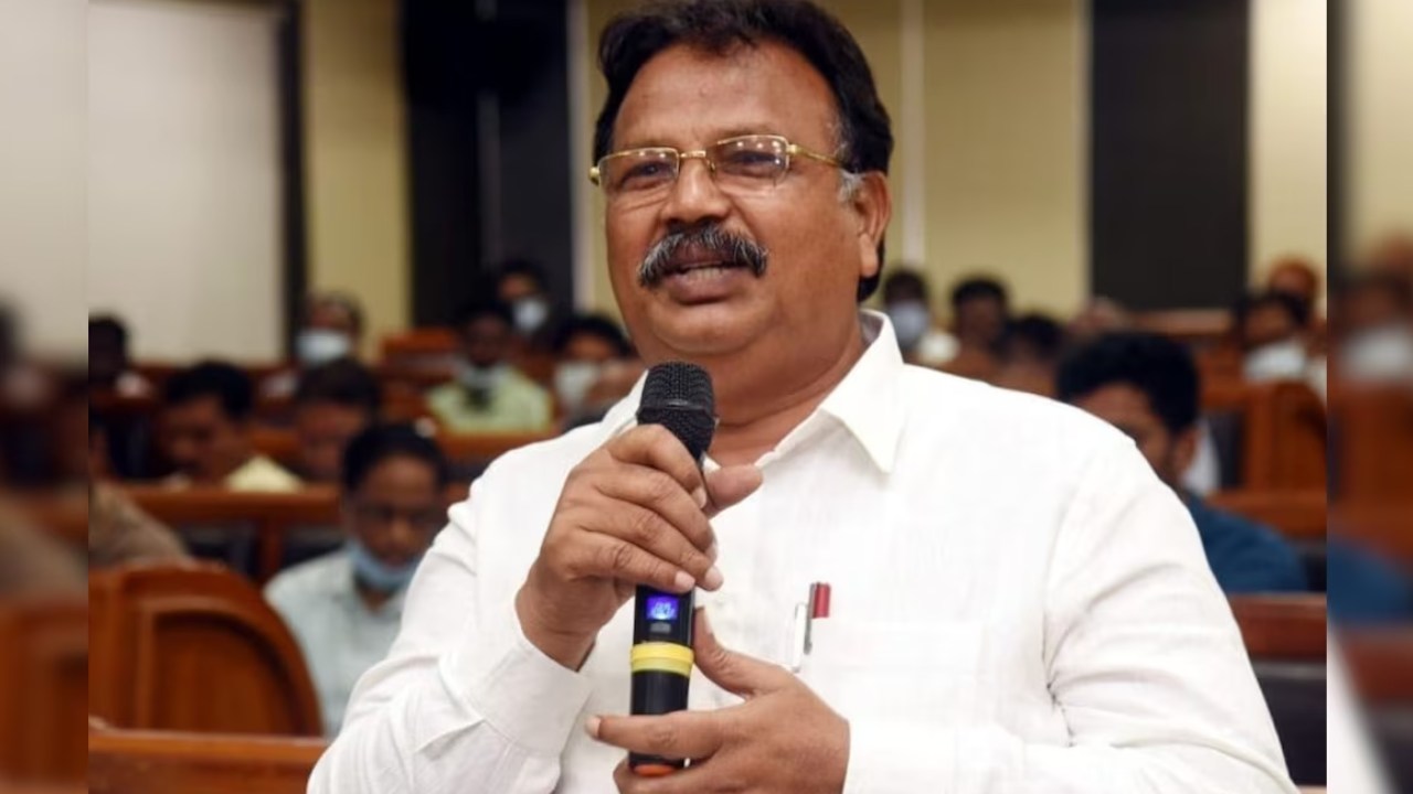 అంగన్వాడీల ధర్నాకు వెళ్తూ.. రోడ్డు ప్రమాదంలో ఎమ్మెల్సీ షేక్ సాబ్జీ దుర్మరణం అంగన్వాడీల ధర్నాకు వెళ్తూ.. రోడ్డు ప్రమాదంలో ఎమ్మెల్సీ షేక్ సాబ్జీ దుర్మరణం