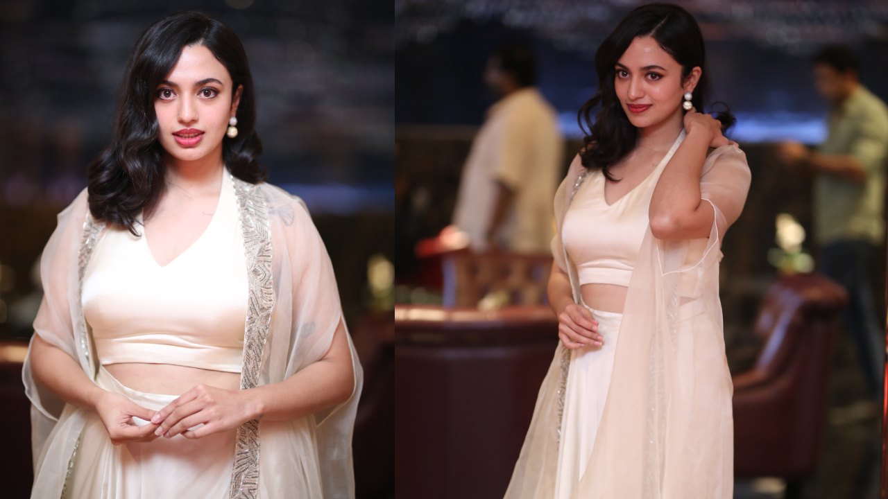 Malvika Nair : ‘డెవిల్’ ట్రైలర్ లాంచ్ ఈవెంట్‌లో మాళవిక నాయర్ మెస్మరైజింగ్ లుక్స్..