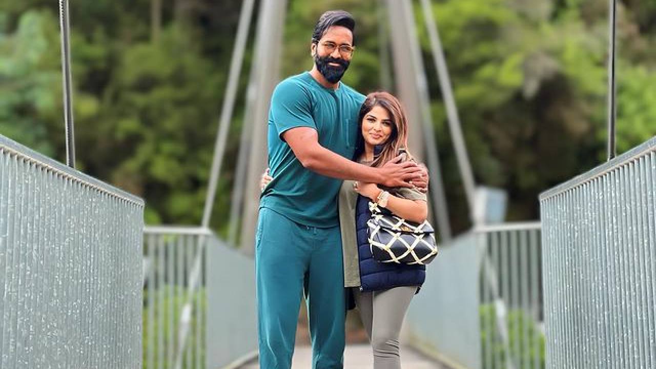 Manchu Vishnu : న్యూజిలాండ్లో భార్య కోసం దొంగతనం చేసిన మంచు విష్ణు.. ఏం చేశాడంటే..? Manchu Vishnu : న్యూజిలాండ్లో భార్య కోసం దొంగతనం చేసిన మంచు విష్ణు.. ఏం చేశాడంటే..?