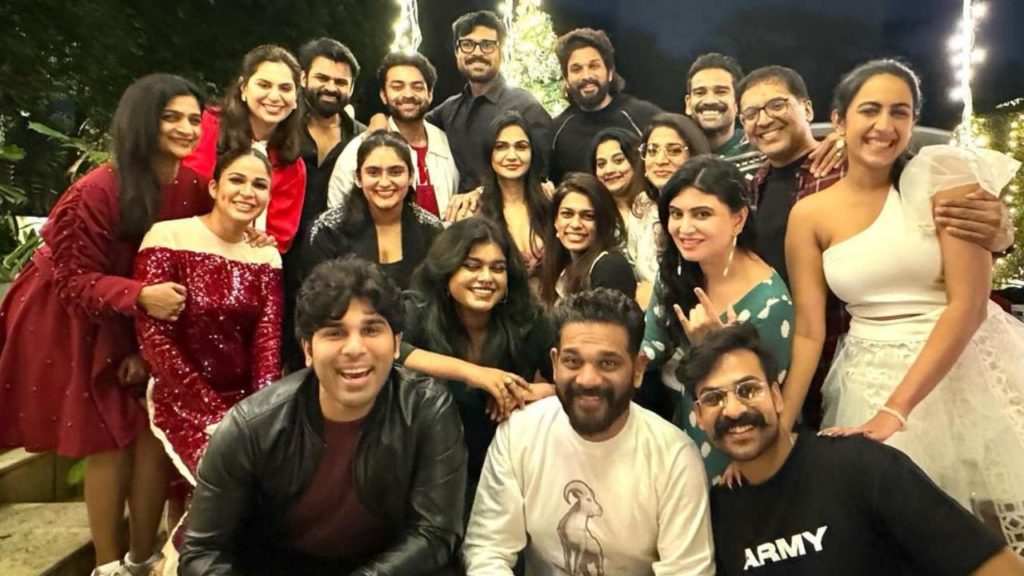 Mega Family Cousins Celebrate Christmas Photos goes Viral