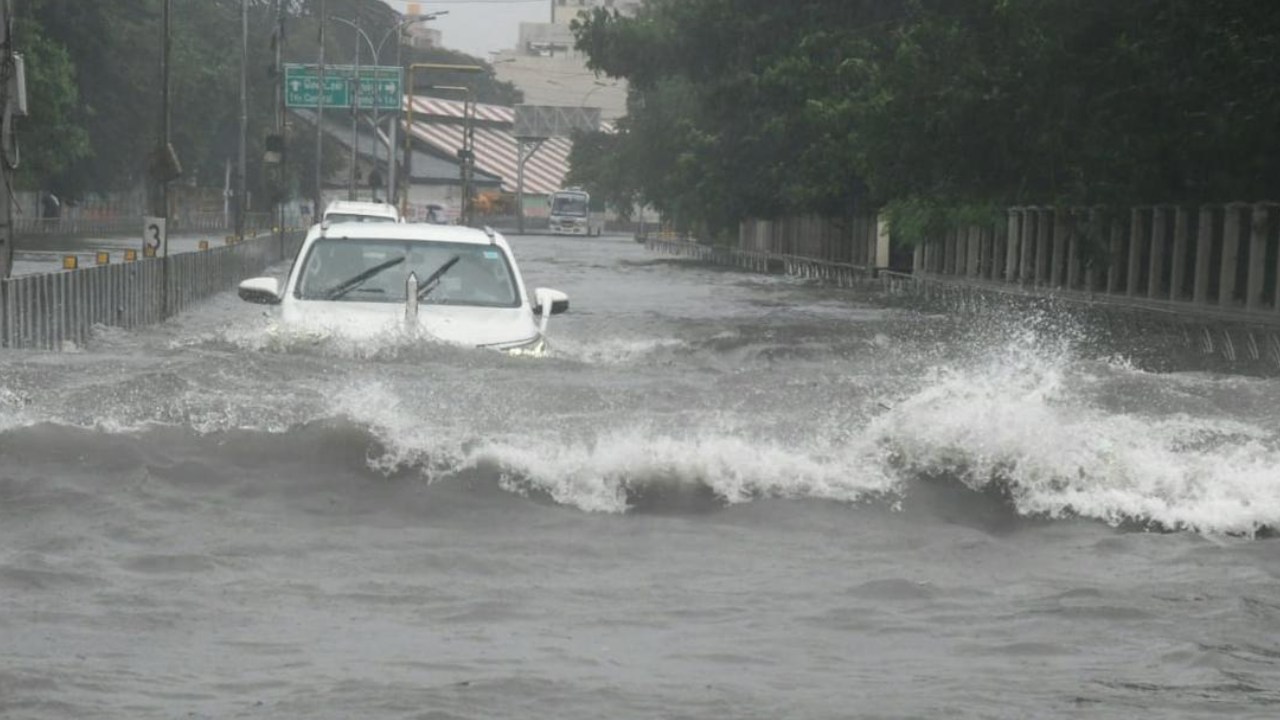 Michaung Cyclone : చెన్నైలో జలప్రళయం .. 2015లో వరదల కంటే దారుణం.. 47ఏళ్లలో ఇదే తొలిసారి Michaung Cyclone : చెన్నైలో జలప్రళయం .. 2015లో వరదల కంటే దారుణం.. 47ఏళ్లలో ఇదే తొలిసారి