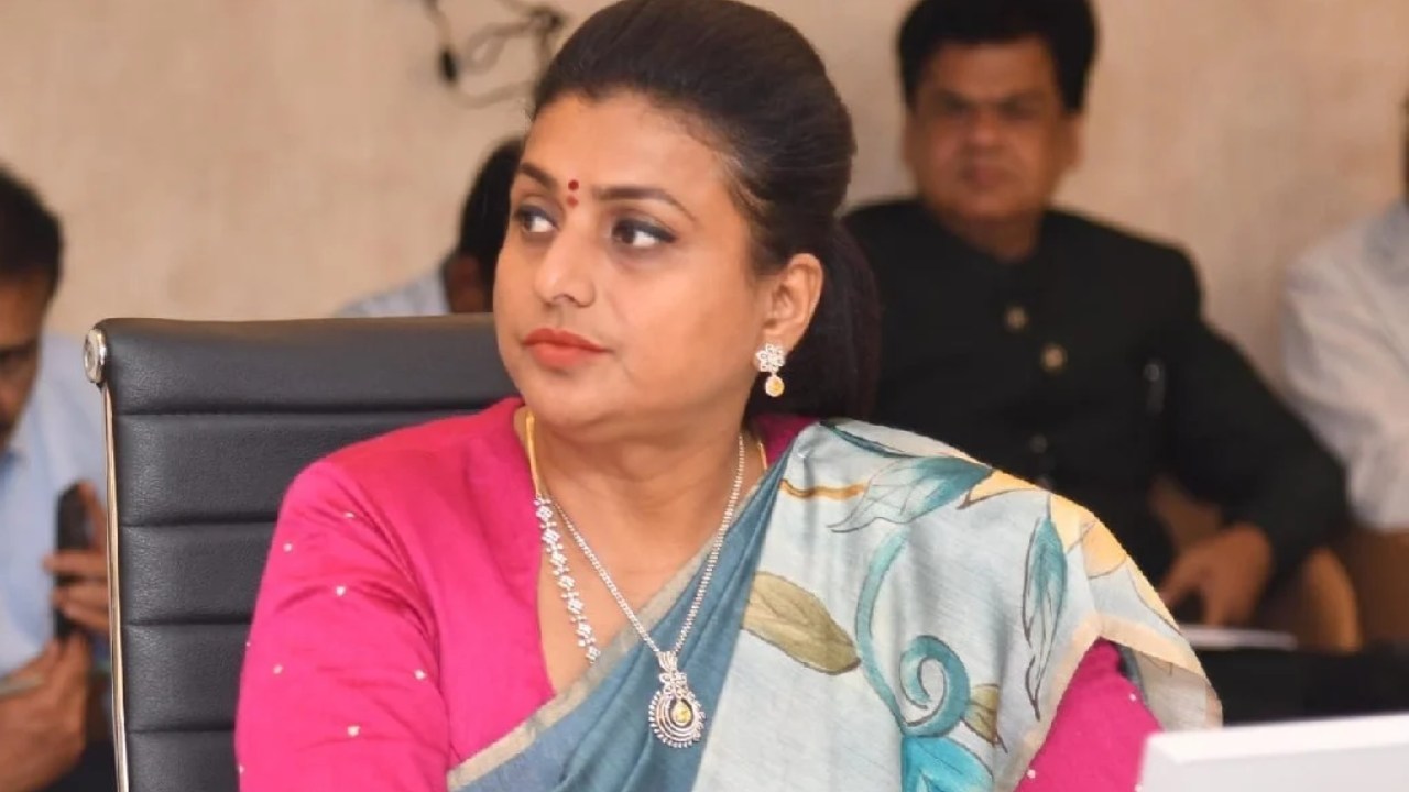 Minister Roja : నాకు కాకపోతే వారిద్దరికిస్తారా?.. నగరిలో పోటీపై మంత్రి రోజా ఆక్తికర వ్యాఖ్యలు Minister Roja : నాకు కాకపోతే వారిద్దరికిస్తారా?.. నగరిలో పోటీపై మంత్రి రోజా ఆక్తికర వ్యాఖ్యలు