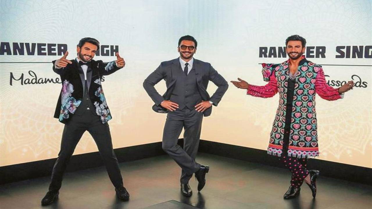 London : మేడం టుస్సాడ్స్ మ్యూజియమ్లో రణ్వీర్ సింగ్ మైనపు బొమ్మ.. ఈ ఫోటోలో అసలు రణ్వీర్ ఎవరు? London : మేడం టుస్సాడ్స్ మ్యూజియమ్లో రణ్వీర్ సింగ్ మైనపు బొమ్మ.. ఈ ఫోటోలో అసలు రణ్వీర్ ఎవరు?