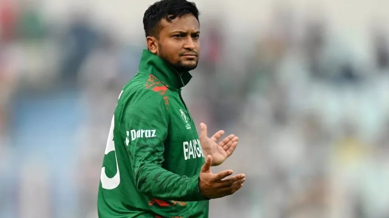 Shakib Al Hasan : ప్రపంచకప్లో బాల్ కనపడలే.. అందుకే విఫలం.. లేదంటేనా..? Shakib Al Hasan : ప్రపంచకప్లో బాల్ కనపడలే.. అందుకే విఫలం.. లేదంటేనా..?