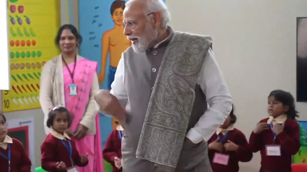 PM Modi: నాలో కొత్త శక్తి వచ్చింది.. చిన్నారులతో ముచ్చటించిన వీడియోను షేర్ చేసిన ప్రధాని మోదీ PM Modi: నాలో కొత్త శక్తి వచ్చింది.. చిన్నారులతో ముచ్చటించిన వీడియోను షేర్ చేసిన ప్రధాని మోదీ