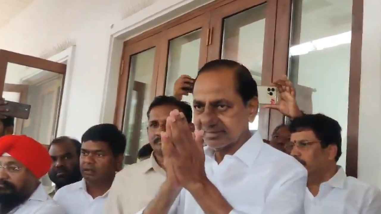 KCR : ఎన్నికల ఫలితాల తర్వాత తొలిసారి జనం ముందుకు వచ్చిన కేసీఆర్.. వీడియో వైరల్ KCR : ఎన్నికల ఫలితాల తర్వాత తొలిసారి జనం ముందుకు వచ్చిన కేసీఆర్.. వీడియో వైరల్
