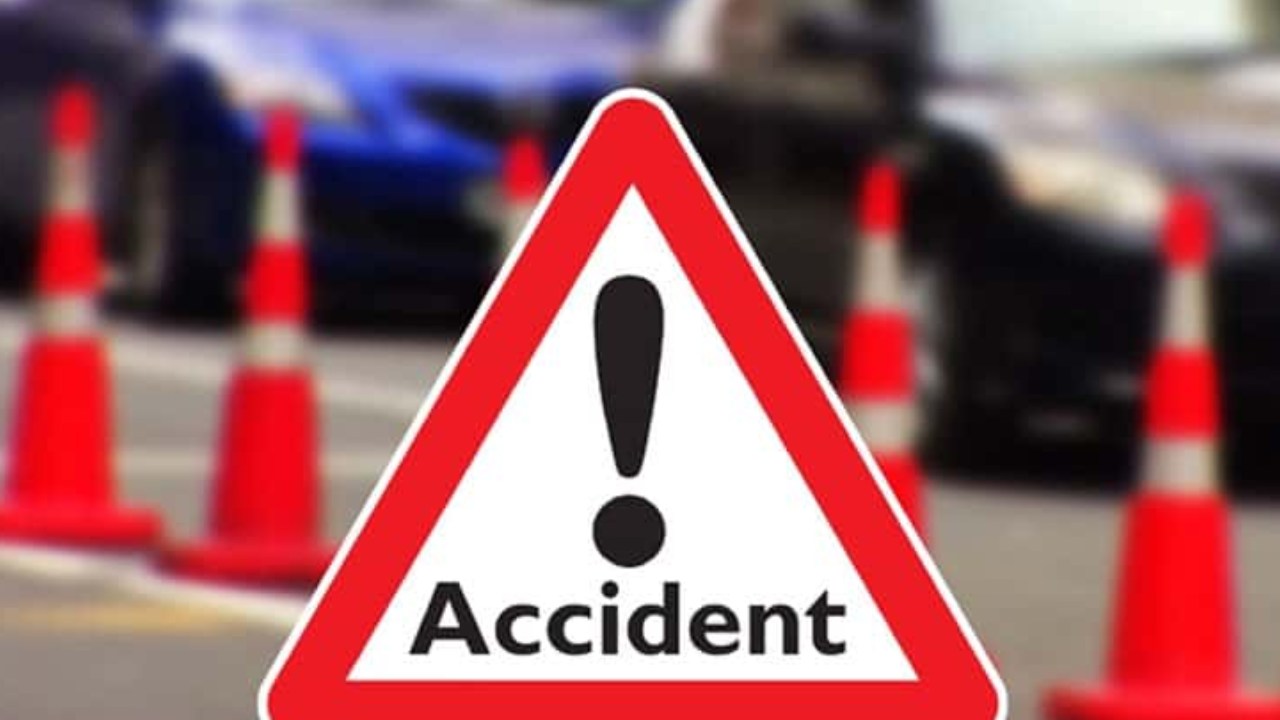 Road Accident : మహారాష్ట్రలో ఘోర రోడ్డు ప్రమాదం.. ఇద్దరు ఆదిలాబాద్ రిమ్స్ విద్యార్థులు మృతి Road Accident : మహారాష్ట్రలో ఘోర రోడ్డు ప్రమాదం.. ఇద్దరు ఆదిలాబాద్ రిమ్స్ విద్యార్థులు మృతి