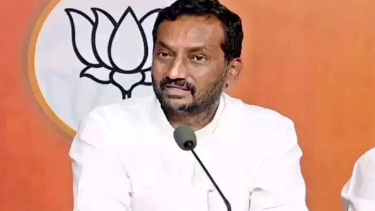 Raghunandan Rao : కాళేశ్వరం విషయంలో కాంగ్రెస్ తీరుపై పలు అనుమానాలు : రఘునందన్ రావు Raghunandan Rao : కాళేశ్వరం విషయంలో కాంగ్రెస్ తీరుపై పలు అనుమానాలు : రఘునందన్ రావు