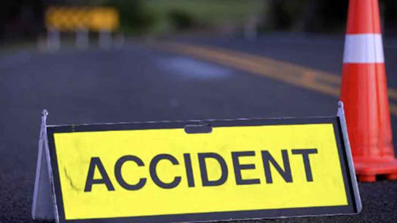 Road Accident : బెంగళూరు ఎయిర్పోర్టు రోడ్డుపై ఒకదానికొకటి ఢీకొన్న పలు కార్లు Road Accident : బెంగళూరు ఎయిర్పోర్టు రోడ్డుపై ఒకదానికొకటి ఢీకొన్న పలు కార్లు