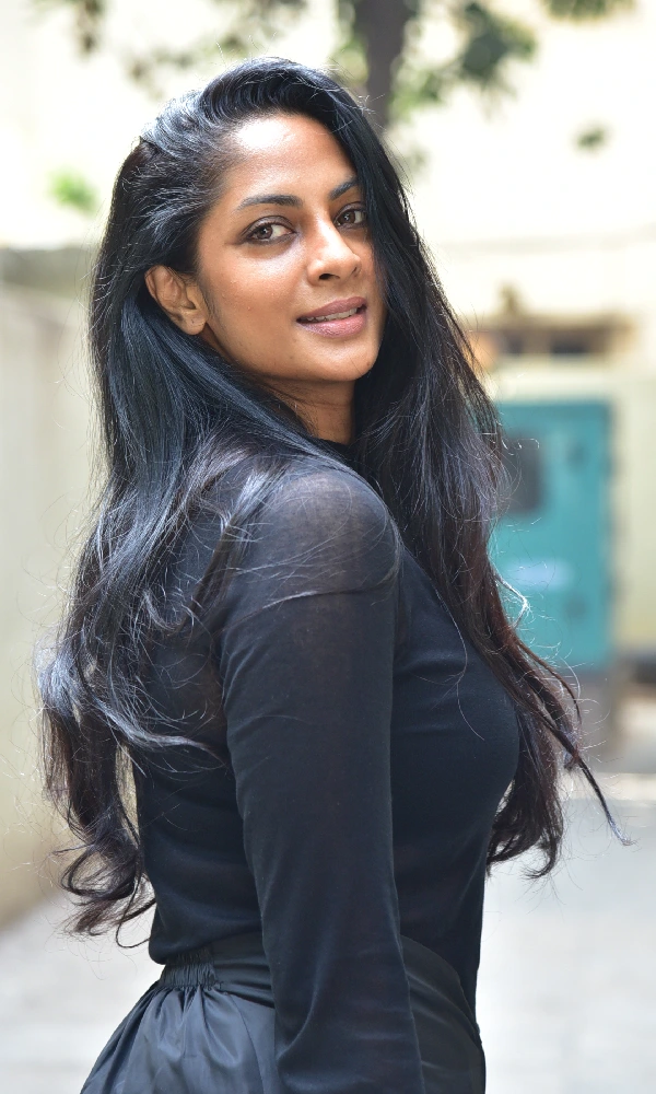 Salaar actress Sriya Reddy latest photos in stylish outfits