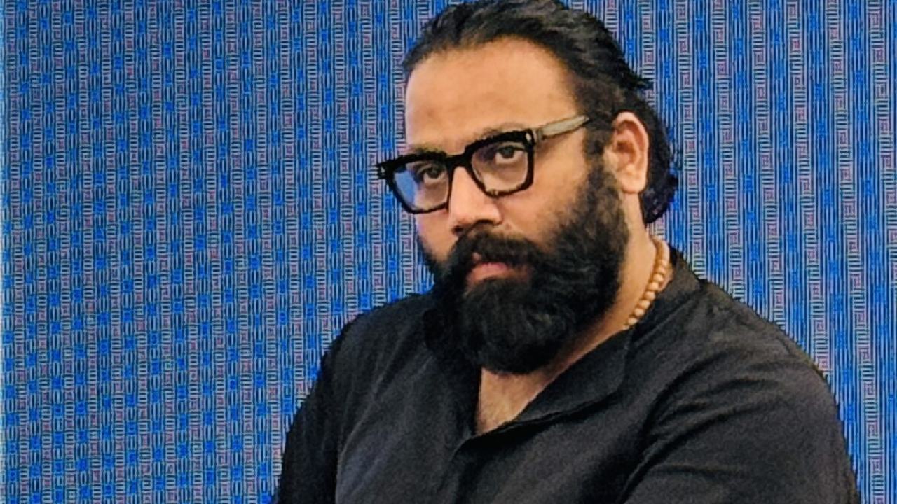 Sandeep Vanga : బాలీవుడ్లో కొన్ని గ్యాంగ్స్ ఉన్నాయి.. వాళ్ళు డబ్బులు ఇచ్చి ఇతర సినిమాలపై.. Sandeep Vanga : బాలీవుడ్లో కొన్ని గ్యాంగ్స్ ఉన్నాయి.. వాళ్ళు డబ్బులు ఇచ్చి ఇతర సినిమాలపై..