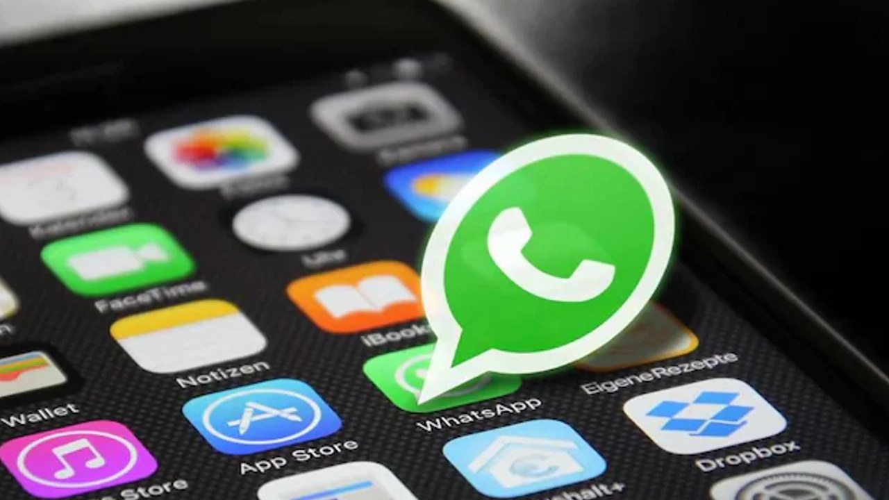 WhatsApp Users Beware : వాట్సాప్ యూజర్లు తస్మాత్ జాగ్రత్త.. ఈ కొత్త వీడియో కాల్ ఫీచర్తో డబ్బులు దోచేస్తున్నారు.. ఎలా సేఫ్గా ఉండాలంటే? Scammers now using this new video call feature to steal money