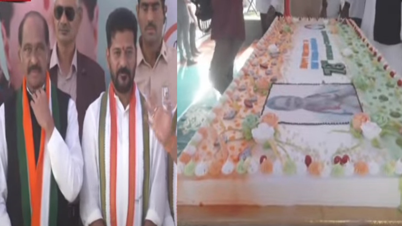 Telangana : గాంధీ భవన్లో సోనియా గాంధీ బర్త్ డే వేడుకల్లో ఆసక్తికర దృశ్యాలు Telangana : గాంధీ భవన్లో సోనియా గాంధీ బర్త్ డే వేడుకల్లో ఆసక్తికర దృశ్యాలు