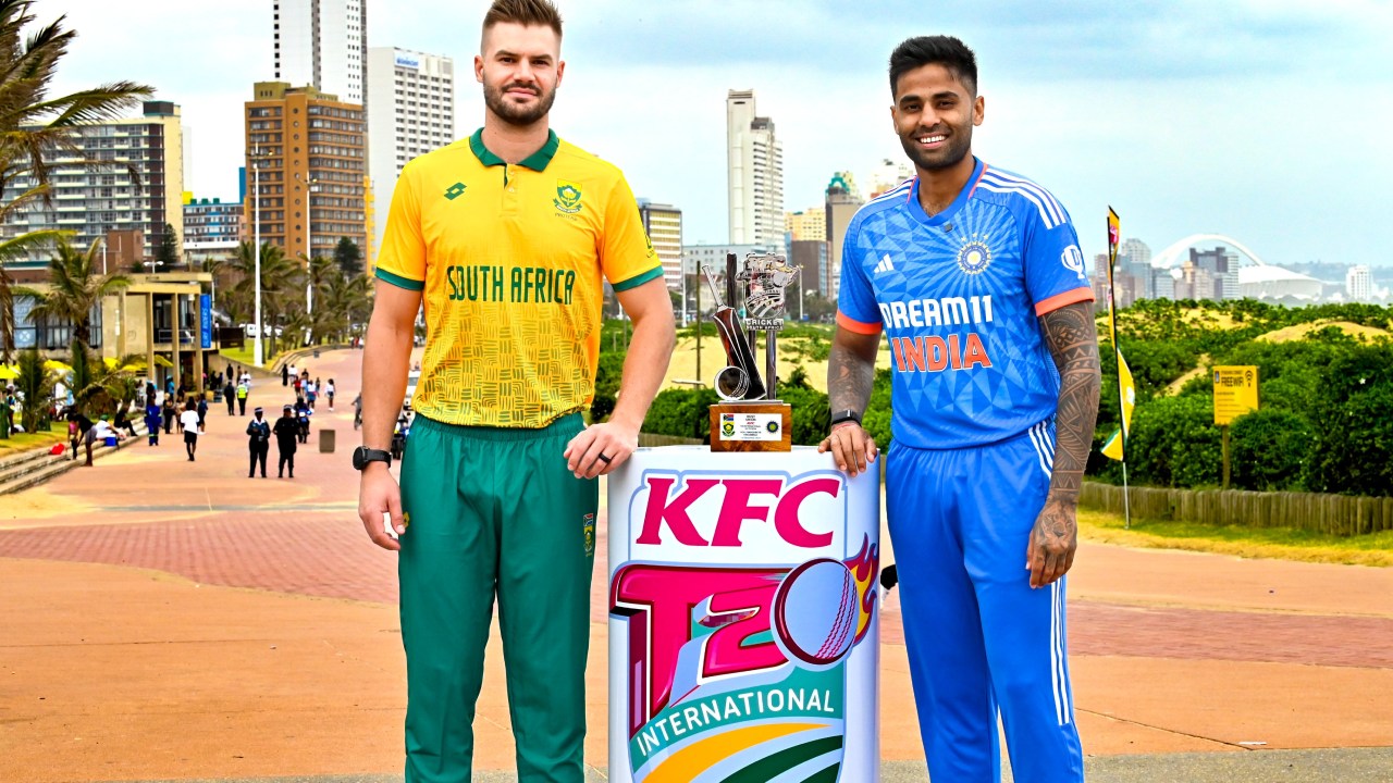 IND vs SA T20 Match : టీ20 మ్యాచ్ కు ముందు ఇండియా, సౌతాఫ్రికా కెప్టెన్ల ఫొటోషూట్ చూశారా? వీడియో వైరల్ IND vs SA T20 Match : టీ20 మ్యాచ్ కు ముందు ఇండియా, సౌతాఫ్రికా కెప్టెన్ల ఫొటోషూట్ చూశారా? వీడియో వైరల్