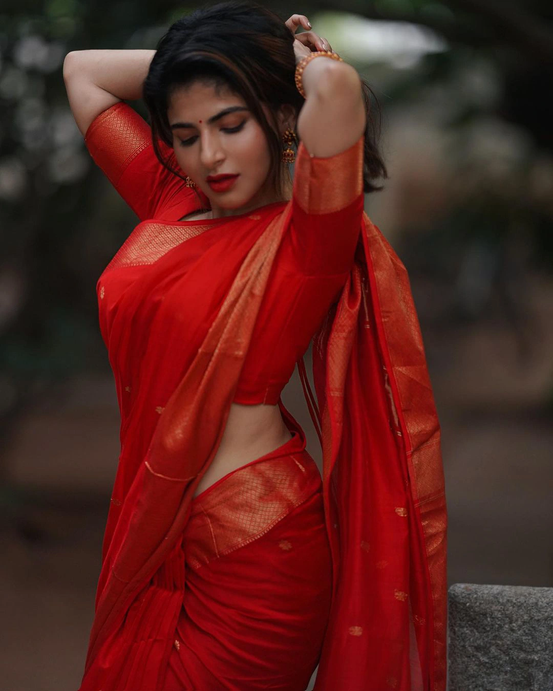 Tamil Actress Iswarya Menon shares latest saree photos