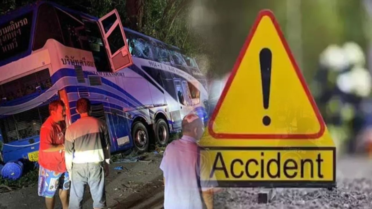 Thailand : చెట్టును ఢీకొని రెండు ముక్కలైన బస్సు.. 14మంది దుర్మరణం Thailand : చెట్టును ఢీకొని రెండు ముక్కలైన బస్సు.. 14మంది దుర్మరణం
