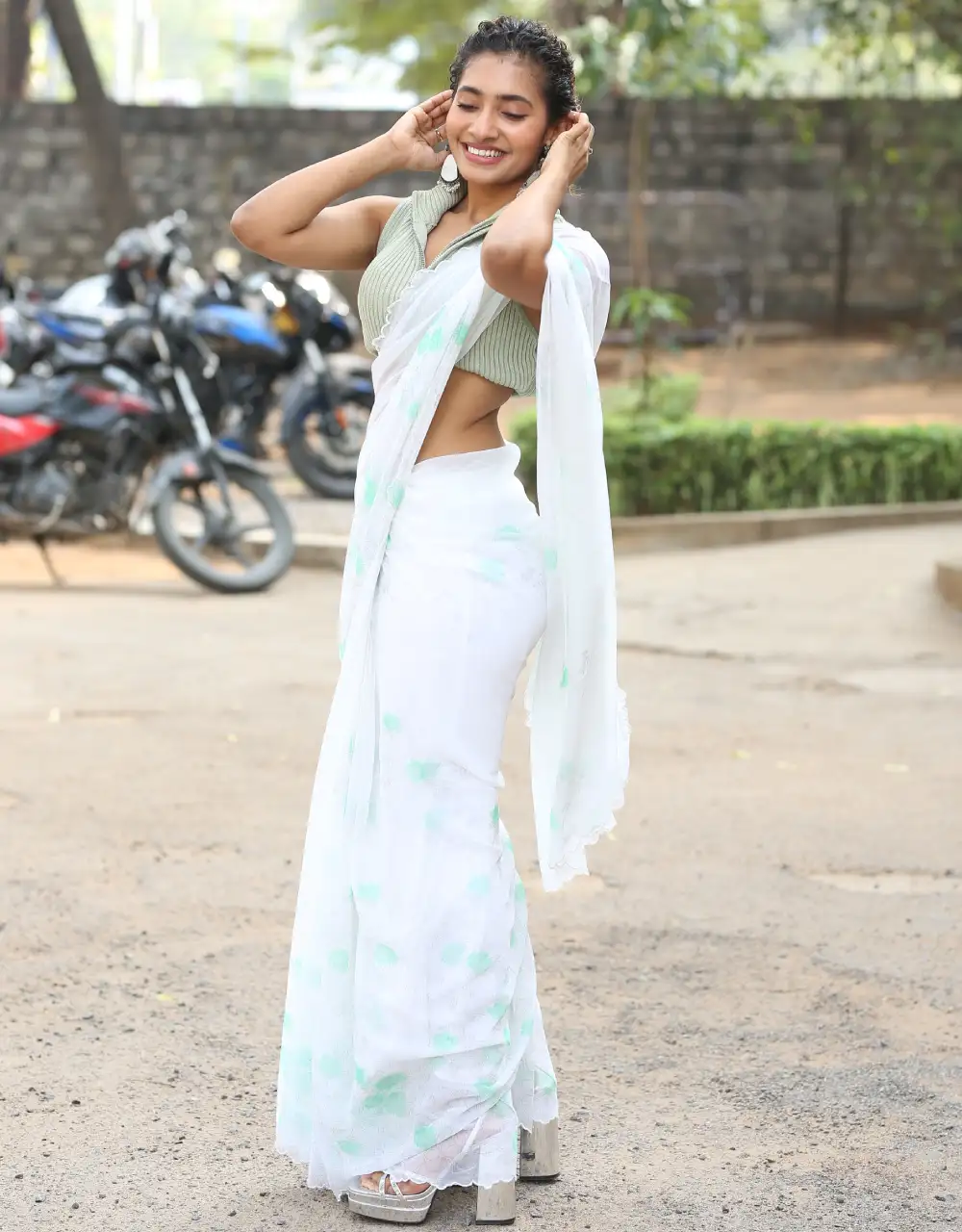 Tollywood Actress Gnaneswari Kandregula saree photos