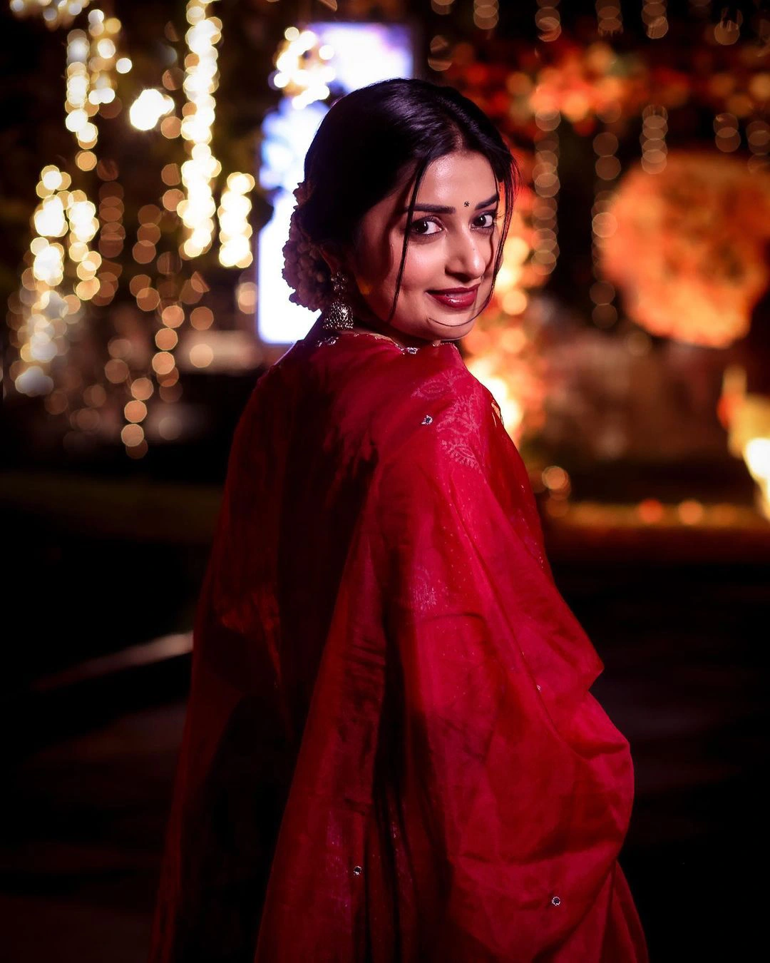 Tollywood Heroine Meera Jasmine Mesmerizing Looks photos