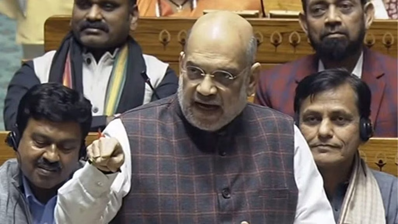 New Criminal Laws: ఉగ్రవాదానికి నిర్వచనం, మూక దాడికికి ఉరిశిక్ష.. కొత్త క్రిమినల్ చట్టాల గురించి వెల్లడించిన అమిత్ షా New Criminal Laws: ఉగ్రవాదానికి నిర్వచనం, మూక దాడికికి ఉరిశిక్ష.. కొత్త క్రిమినల్ చట్టాల గురించి వెల్లడించిన అమిత్ షా