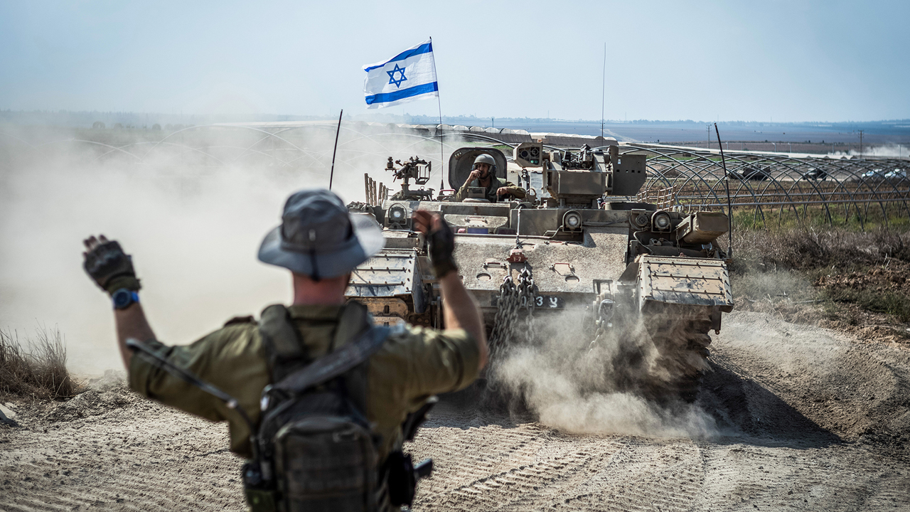 Israel Hamas Conflict: గాజాను ధ్వంసం చేస్తున్న ఇజ్రాయెల్కు హమాస్ చెరలో ఉన్న తన బందీలను విడిపించడం ఎందుకు అంత పెద్ద సవాలుగా మారింది? Israel Hamas Conflict: గాజాను ధ్వంసం చేస్తున్న ఇజ్రాయెల్కు హమాస్ చెరలో ఉన్న తన బందీలను విడిపించడం ఎందుకు అంత పెద్ద సవాలుగా మారింది?
