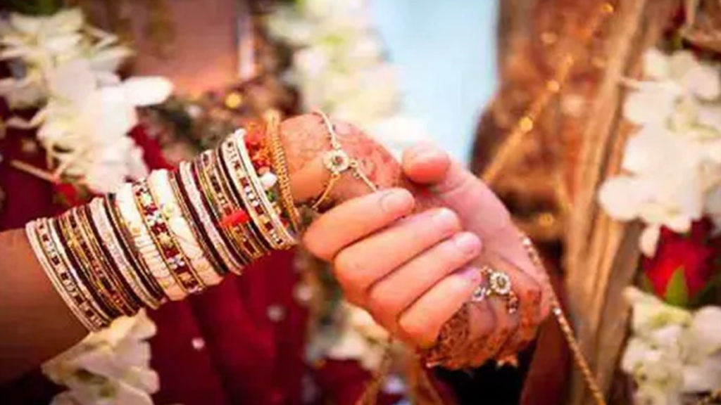 Groom Escapes with Money and Gold after Marriage In uttar pradesh