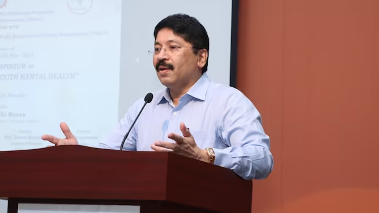 Dayanidhi Maran: హిందీ మాట్లాడేవారు టాయిలెట్లు కడుగుతారు.. దుర్మార్గ వ్యాఖ్యలు చేసిన డీఎంకే నేత Dayanidhi Maran: హిందీ మాట్లాడేవారు టాయిలెట్లు కడుగుతారు.. దుర్మార్గ వ్యాఖ్యలు చేసిన డీఎంకే నేత