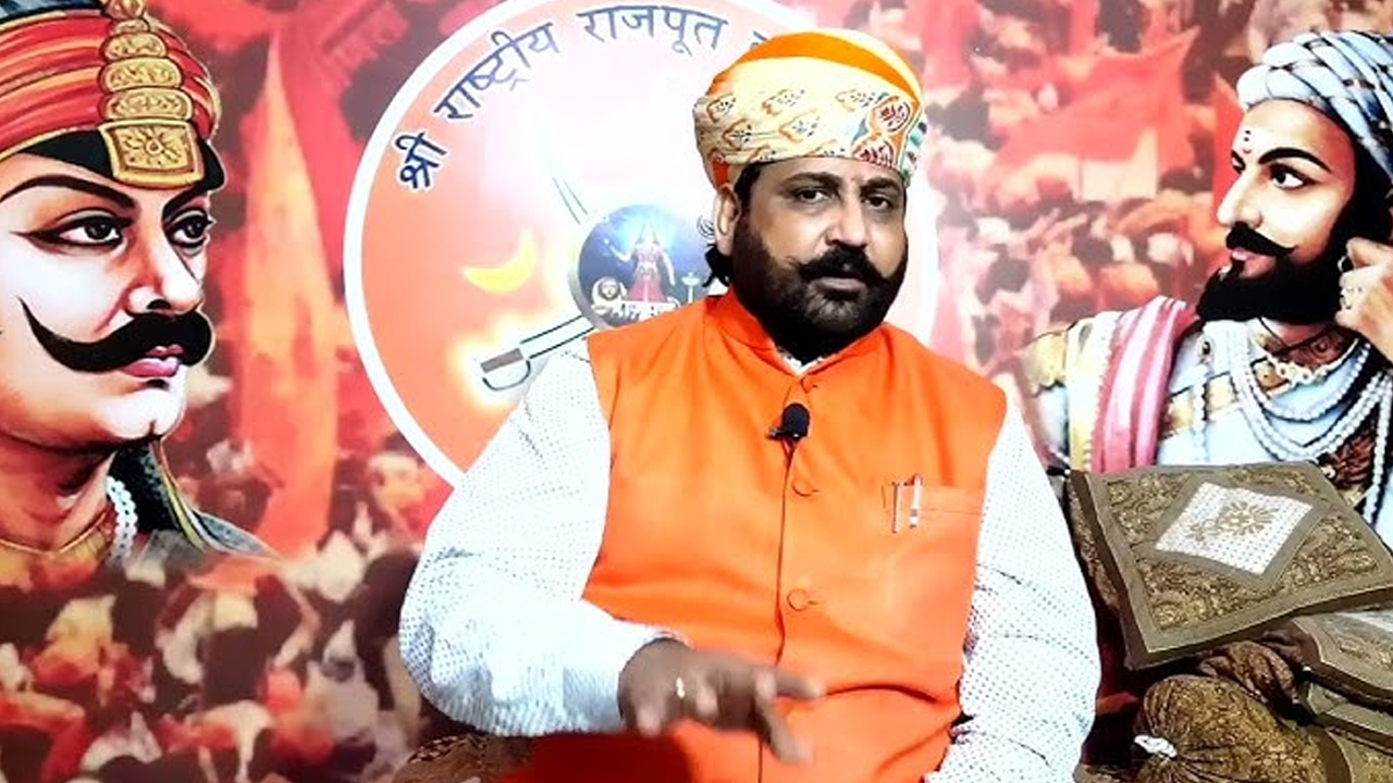 Rajasthan: కర్ణిసేన చీఫ్ సుఖ్దేవ్ సింగ్ దారుణ హత్య.. వీడియో చూస్తే షాక్ అవుతారు Rajasthan: కర్ణిసేన చీఫ్ సుఖ్దేవ్ సింగ్ దారుణ హత్య.. వీడియో చూస్తే షాక్ అవుతారు