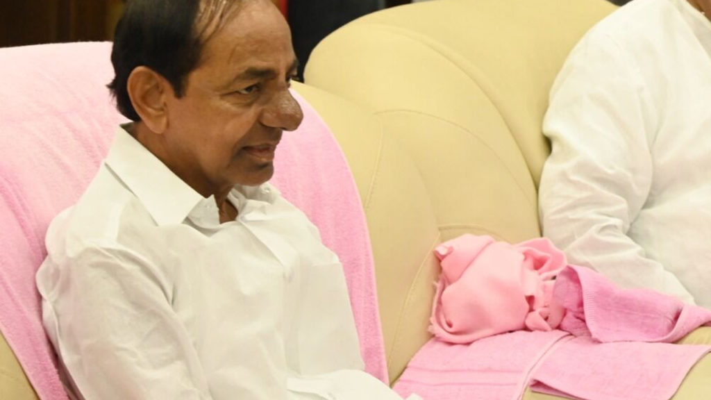 kcr leg slips in farm house and taken to yashoda hospital